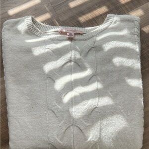 Women's Cream Sweater. Size Sm